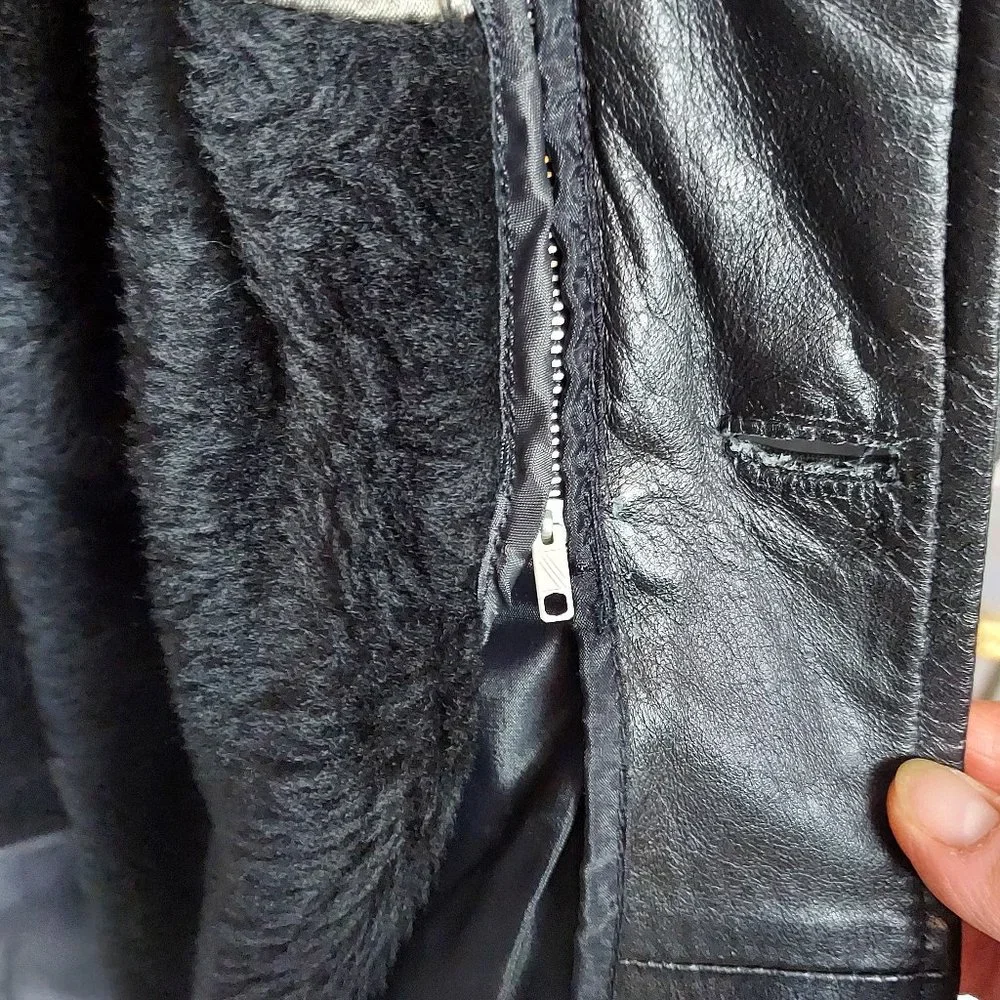 MEN'S GENUINE LEATHER BUTTON FRONT COAT BY OAKTON (M) - Picture 11 of 15